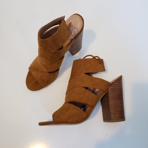 Call it Spring Camel Cutout Wooden Heel Size 8.5